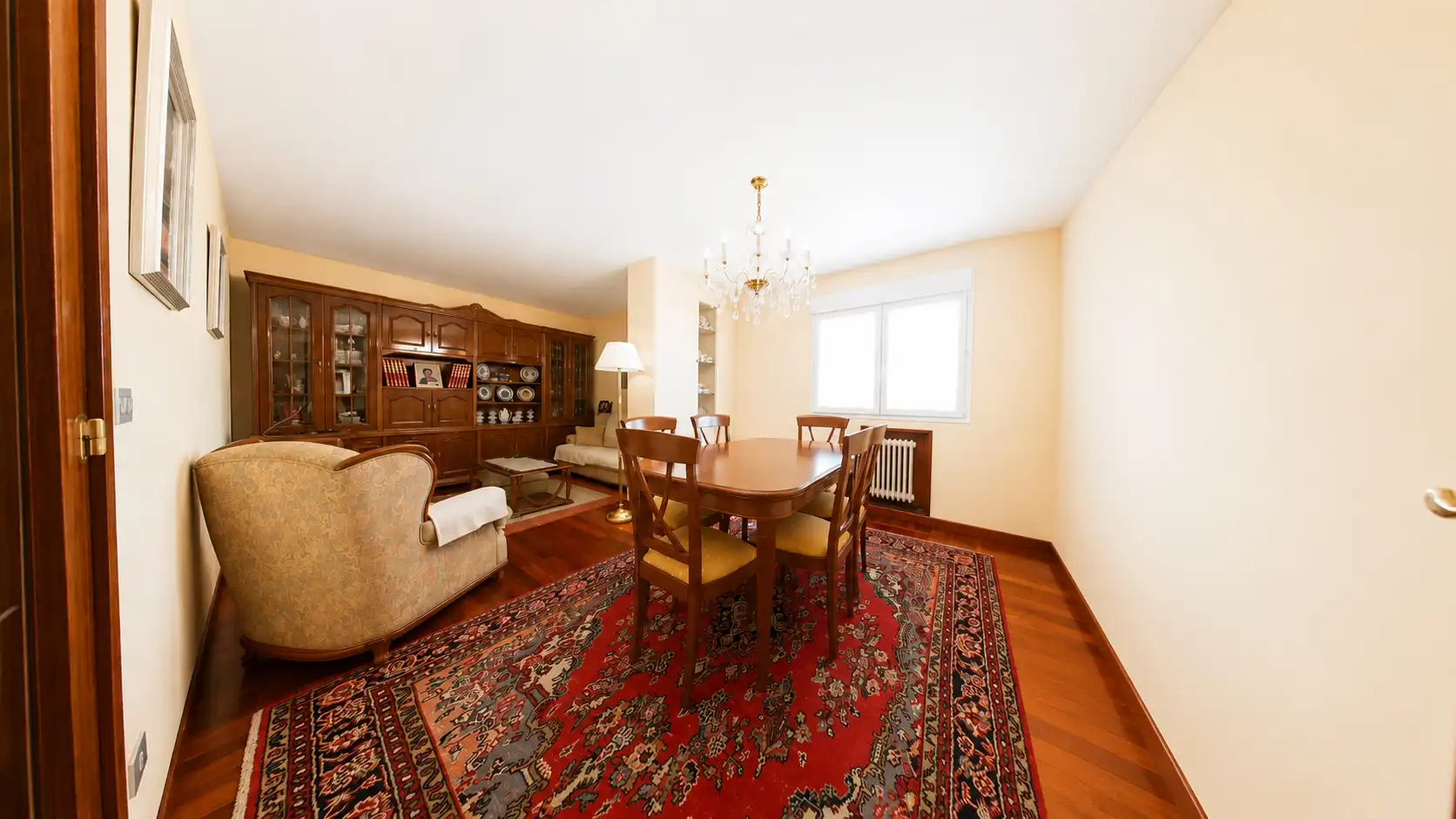 Comedor de Piso en venta en Vigo  con Calefacción, Parquet y Amueblado