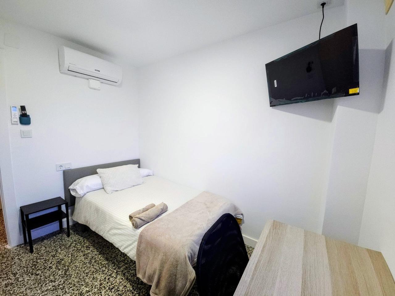 Dormitori de Pis per a compartir en  Granada Capital amb Aire condicionat, Calefacció i Moblat