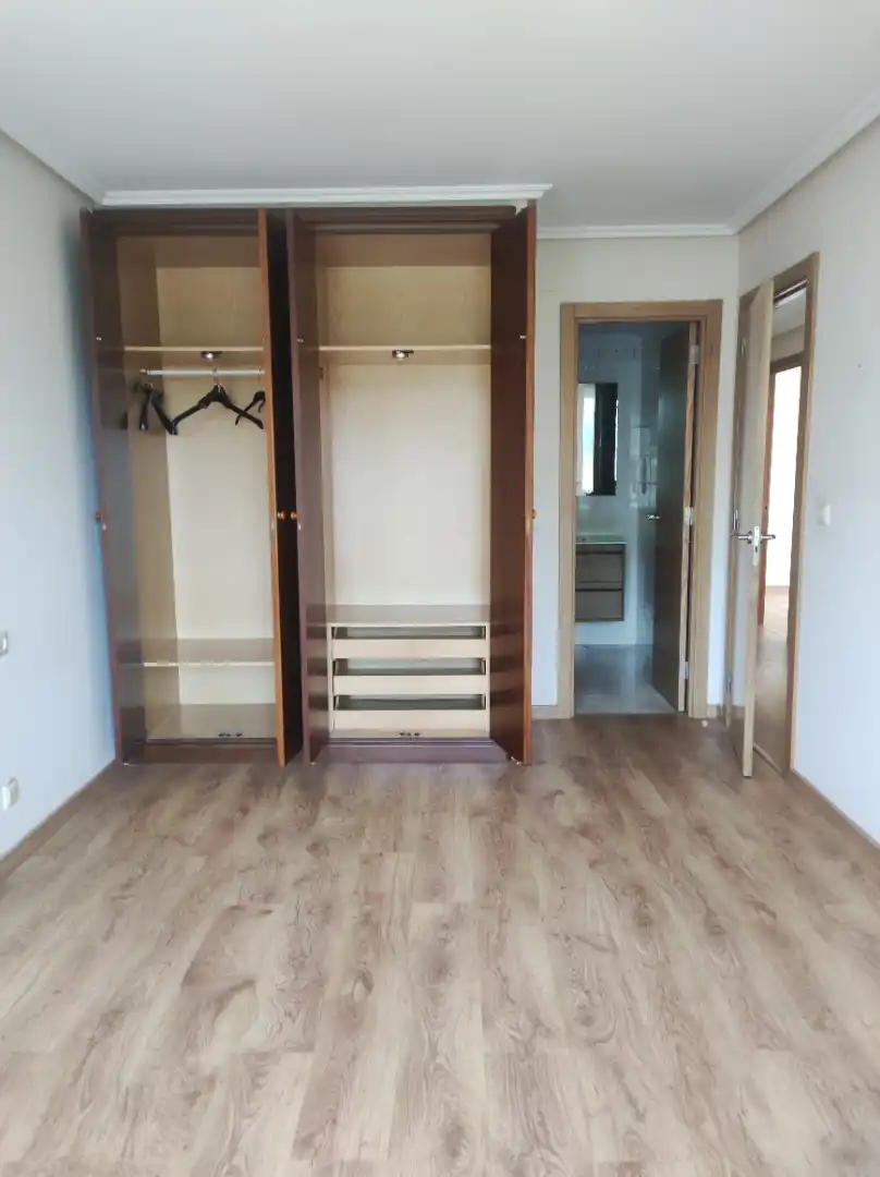 Habitación de Piso de alquiler en A Coruña Capital  con Calefacción, Parquet y Trastero