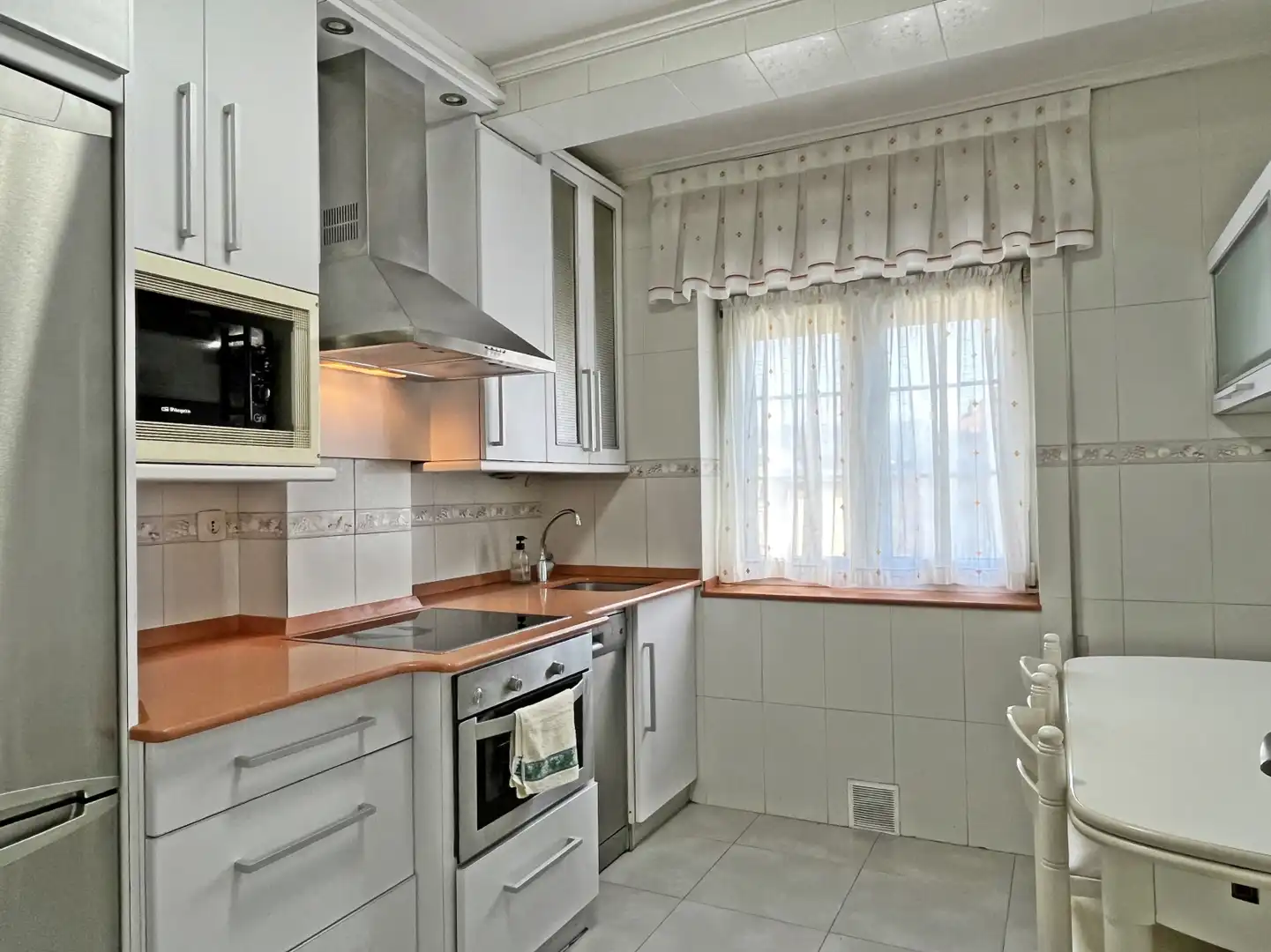 Cocina de Piso en venta en Los Corrales de Buelna  con Calefacción