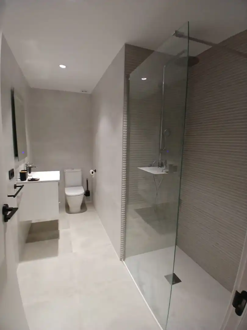 Bathroom of Apartments for rent in Elda  with Air Conditioner, Heating and Parquet flooring