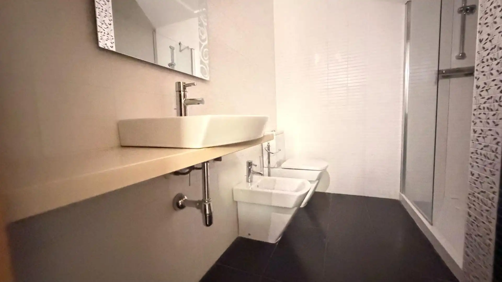 Baño de Apartamento en venta en Elche / Elx con Aire acondicionado, Jardín privado y Terraza