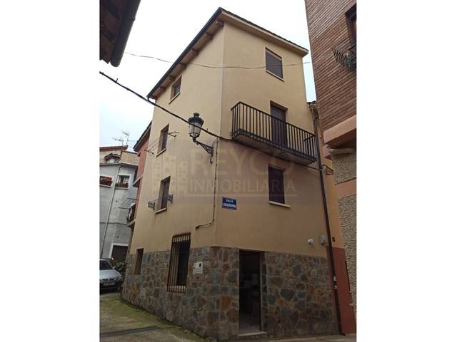 Casa-chalet en Venta en Anguiano