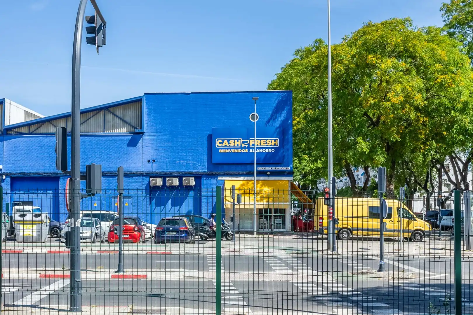 Exterior view of Flat for sale in Sevilla  with Air Conditioner, Heating and Storage room