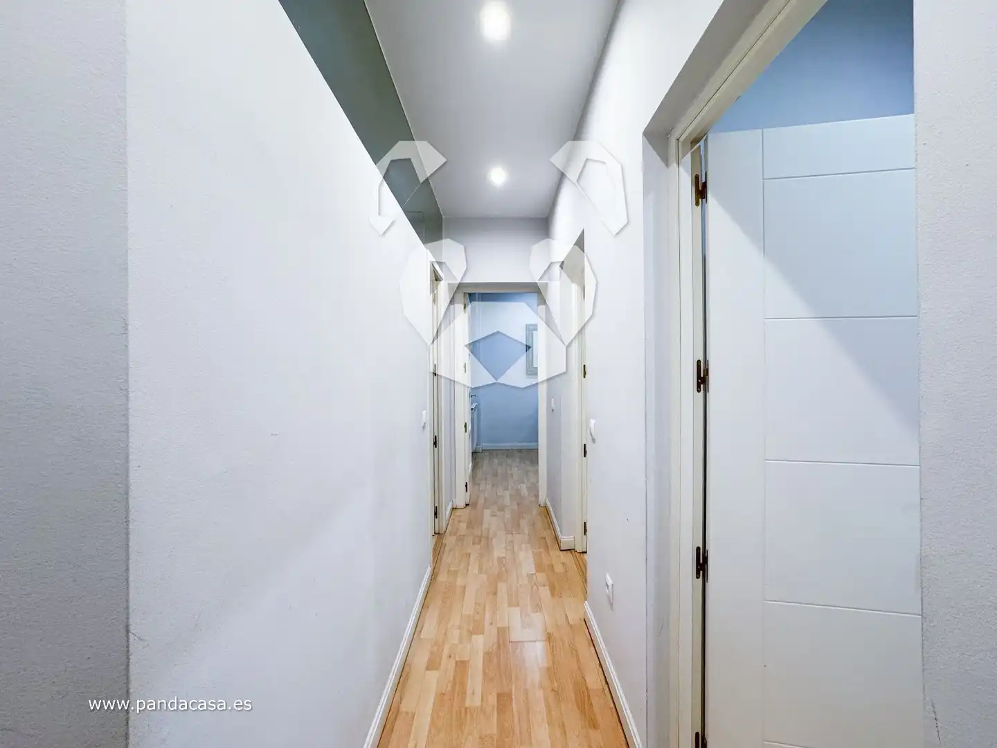 Flat for rent in Madrid  with Air Conditioner, Heating and Furnished