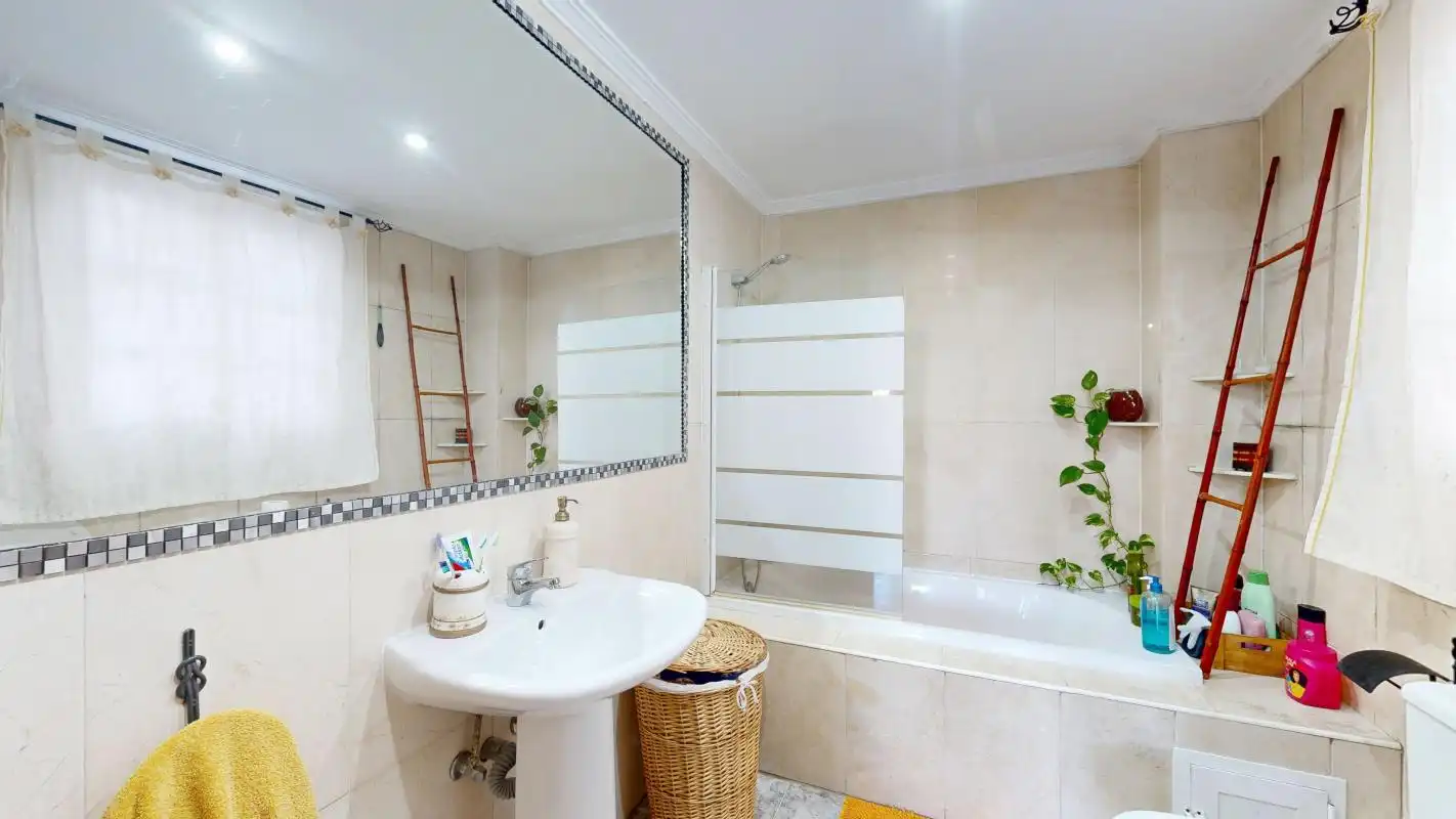 Badezimmer von Dachboden zum Verkauf in Foios mit Klimaanlage, Heizung und Terrasse