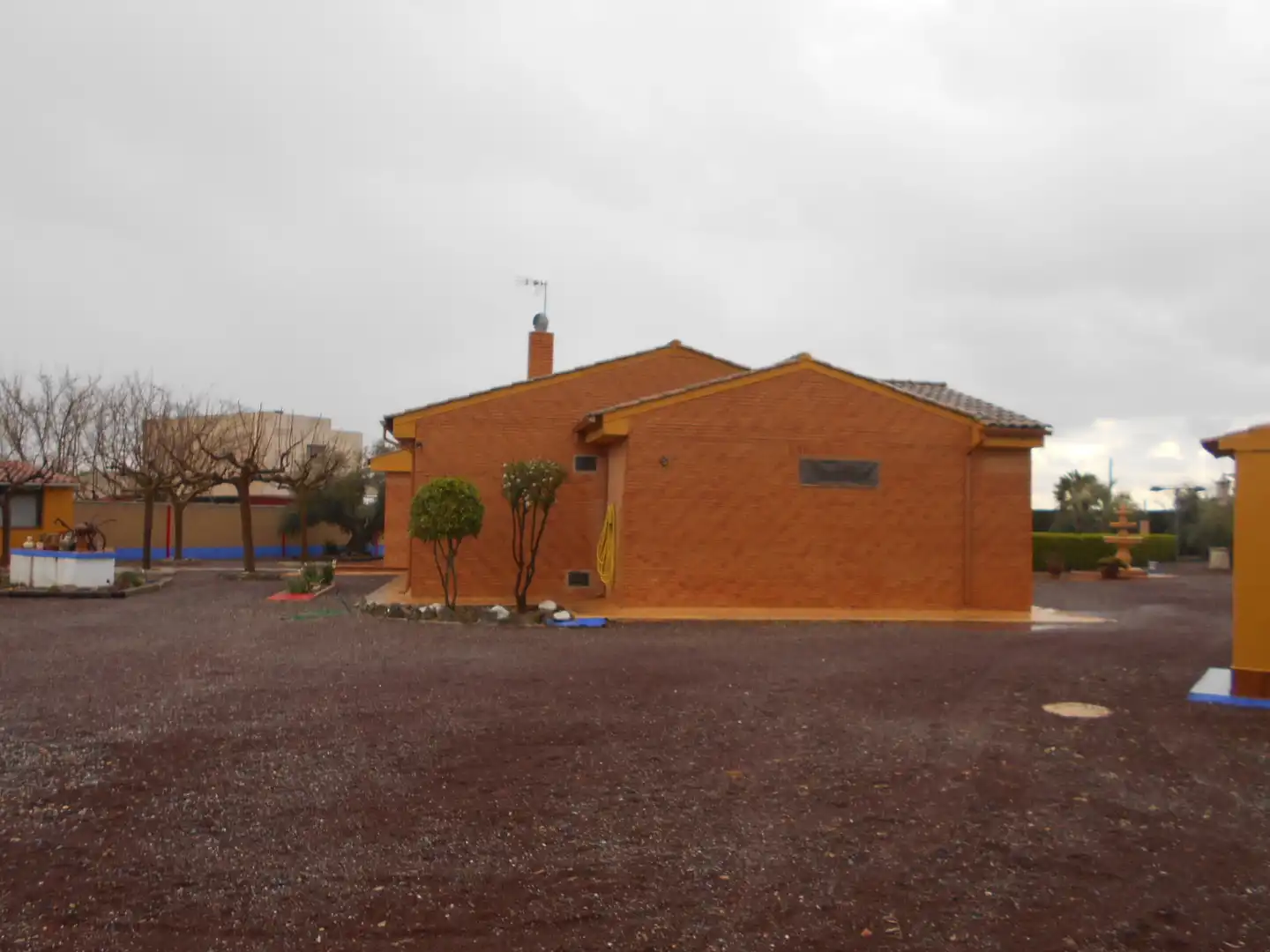 Vista exterior de Casa o chalet en venta en Pozuelo de Calatrava con Aire acondicionado, Calefacción y Jardín privado