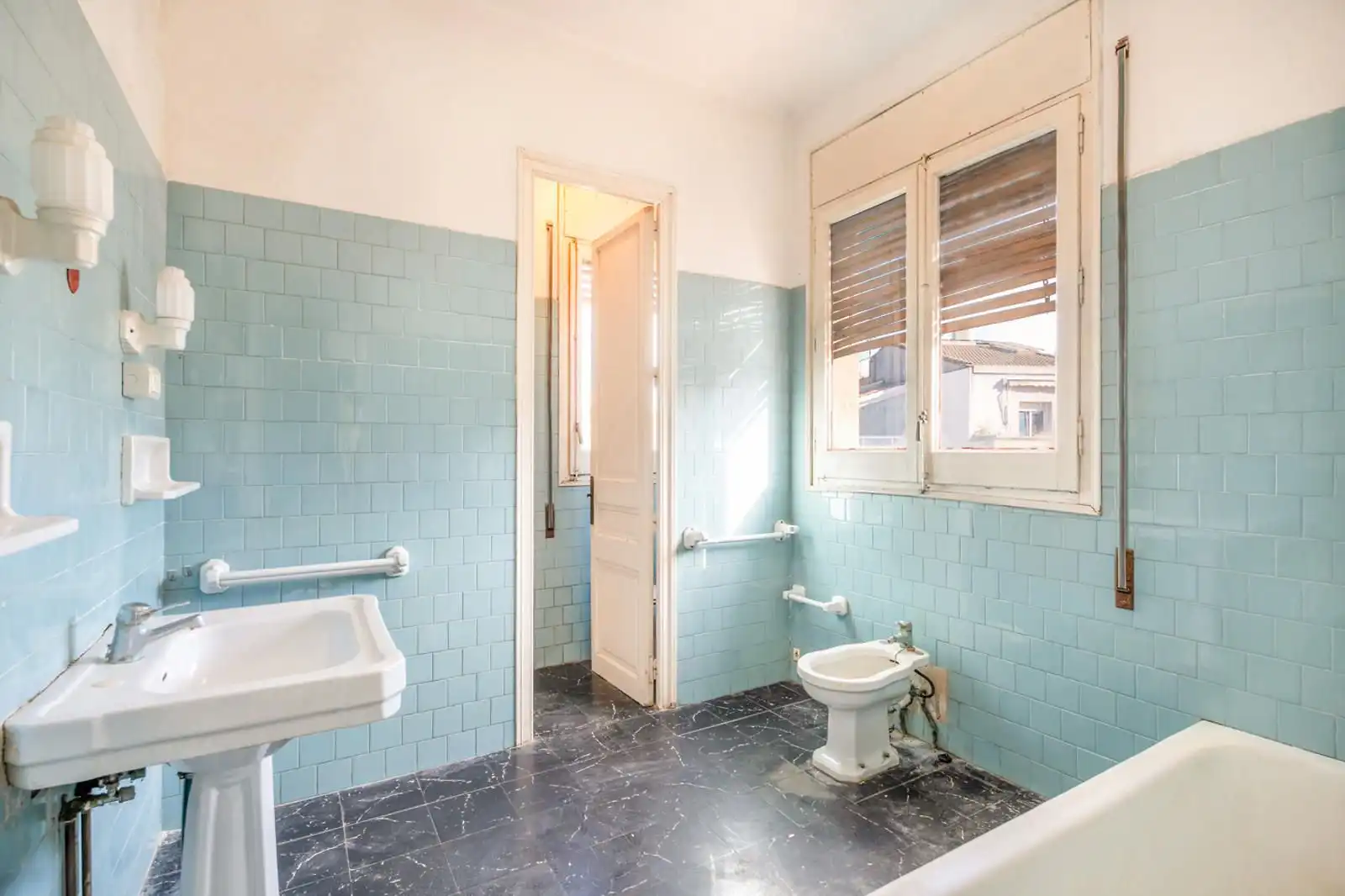 Baño de Casa o chalet en venta en Sant Feliu de Llobregat con Calefacción, Jardín privado y Terraza