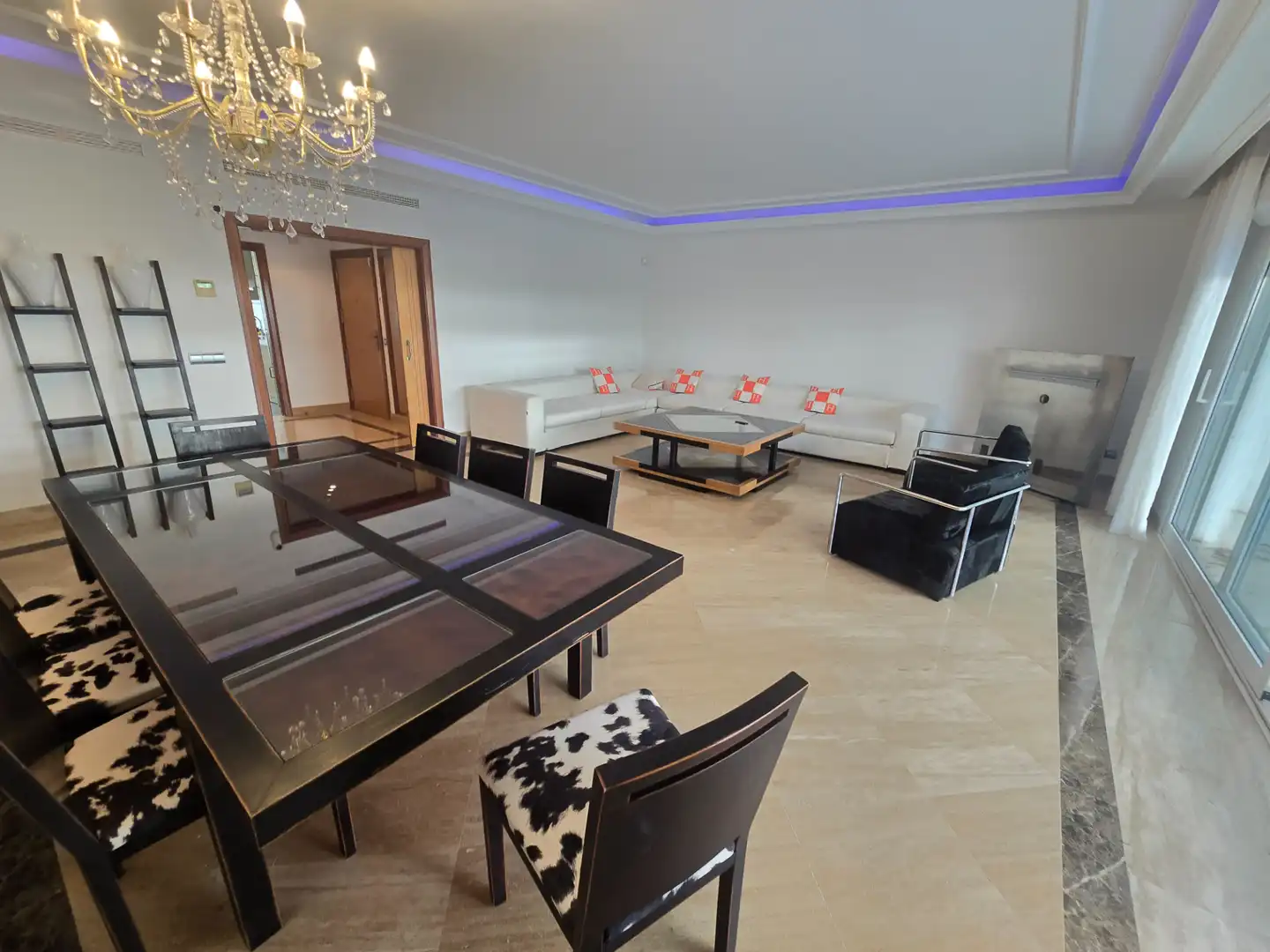 Sala d'estar de Apartament en venda en Marbella amb Aire condicionat, Calefacció i Jardí privat