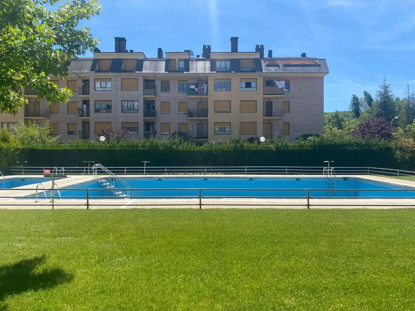 Piscina de Pis de lloguer en Jaca amb Piscina