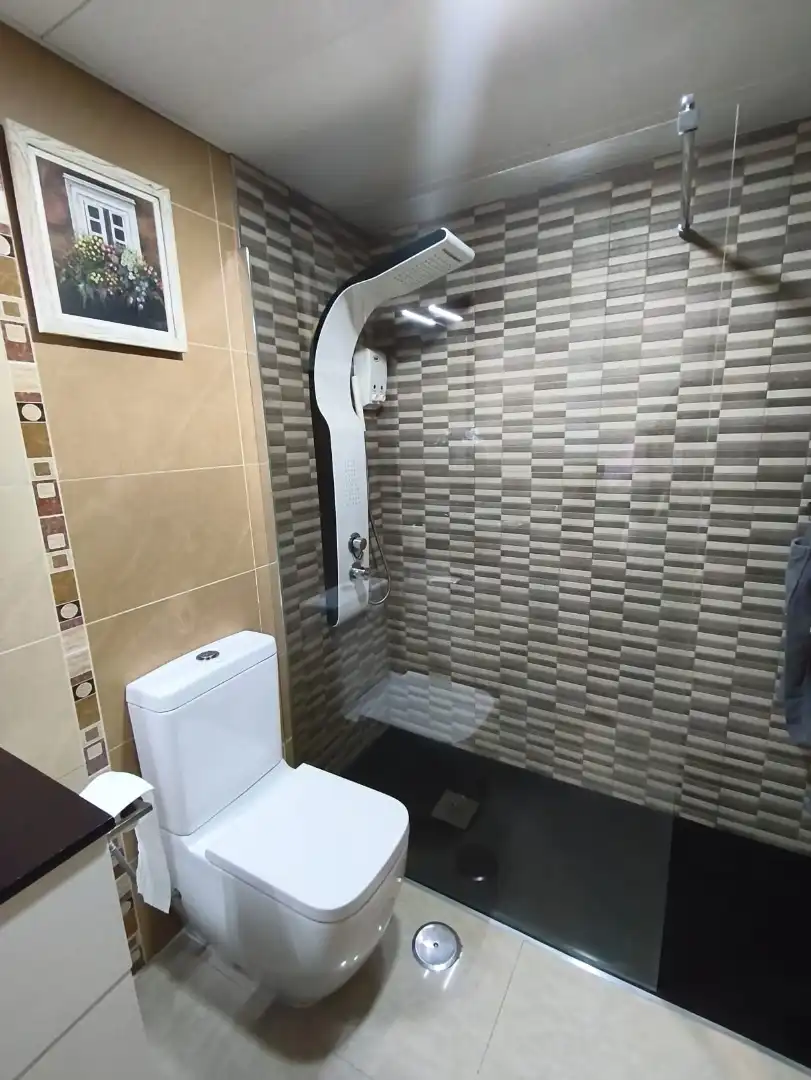 Bathroom of Flat for sale in Parla  with Air Conditioner, Heating and Terrace