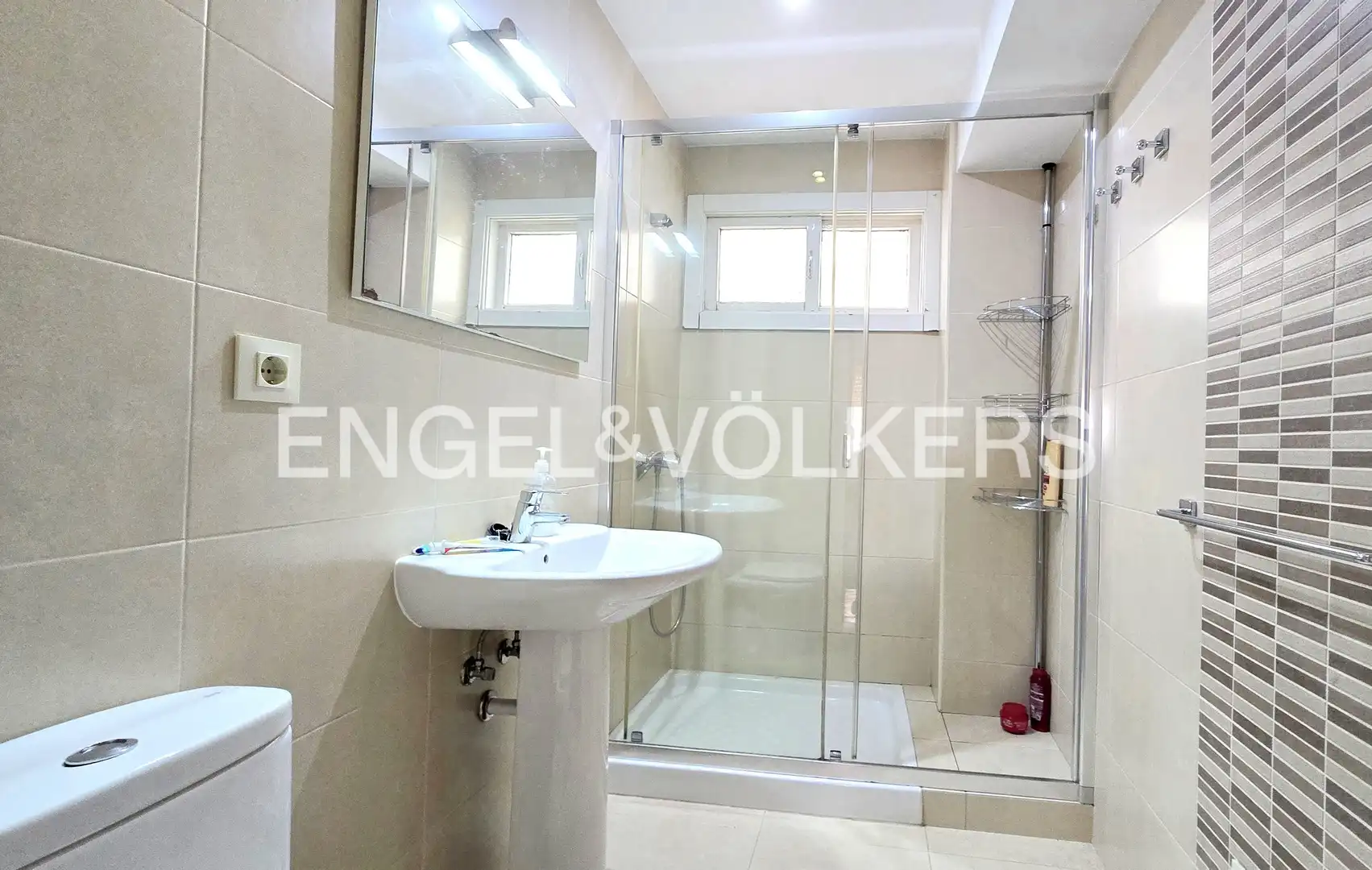 Bathroom of Flat for sale in Vigo   with Heating, Parquet flooring and Terrace