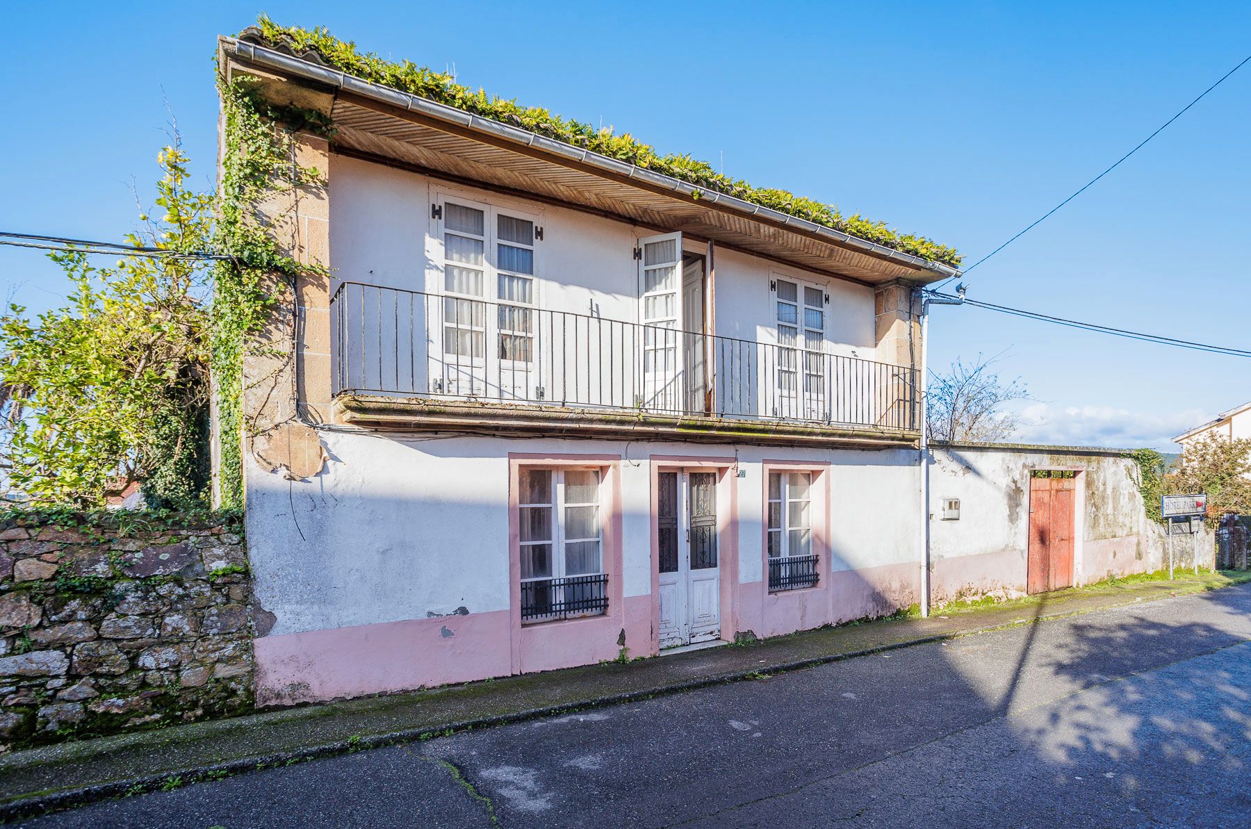 Vista exterior de Finca rústica en venda en Noia amb Moblat