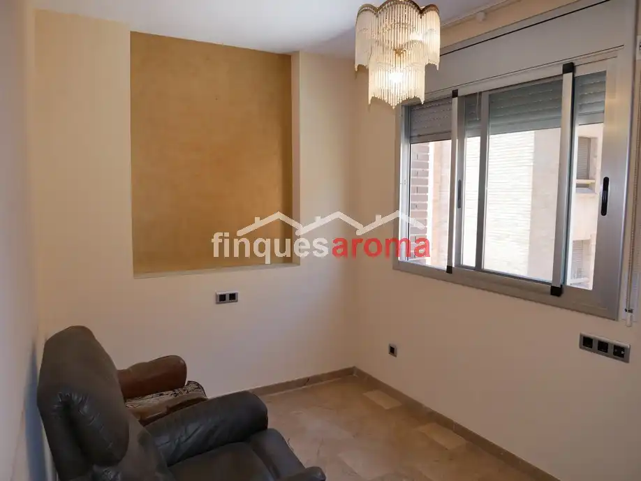 Maisonette zum Verkauf in Tarragona mit Klimaanlage, Heizung und Ofen