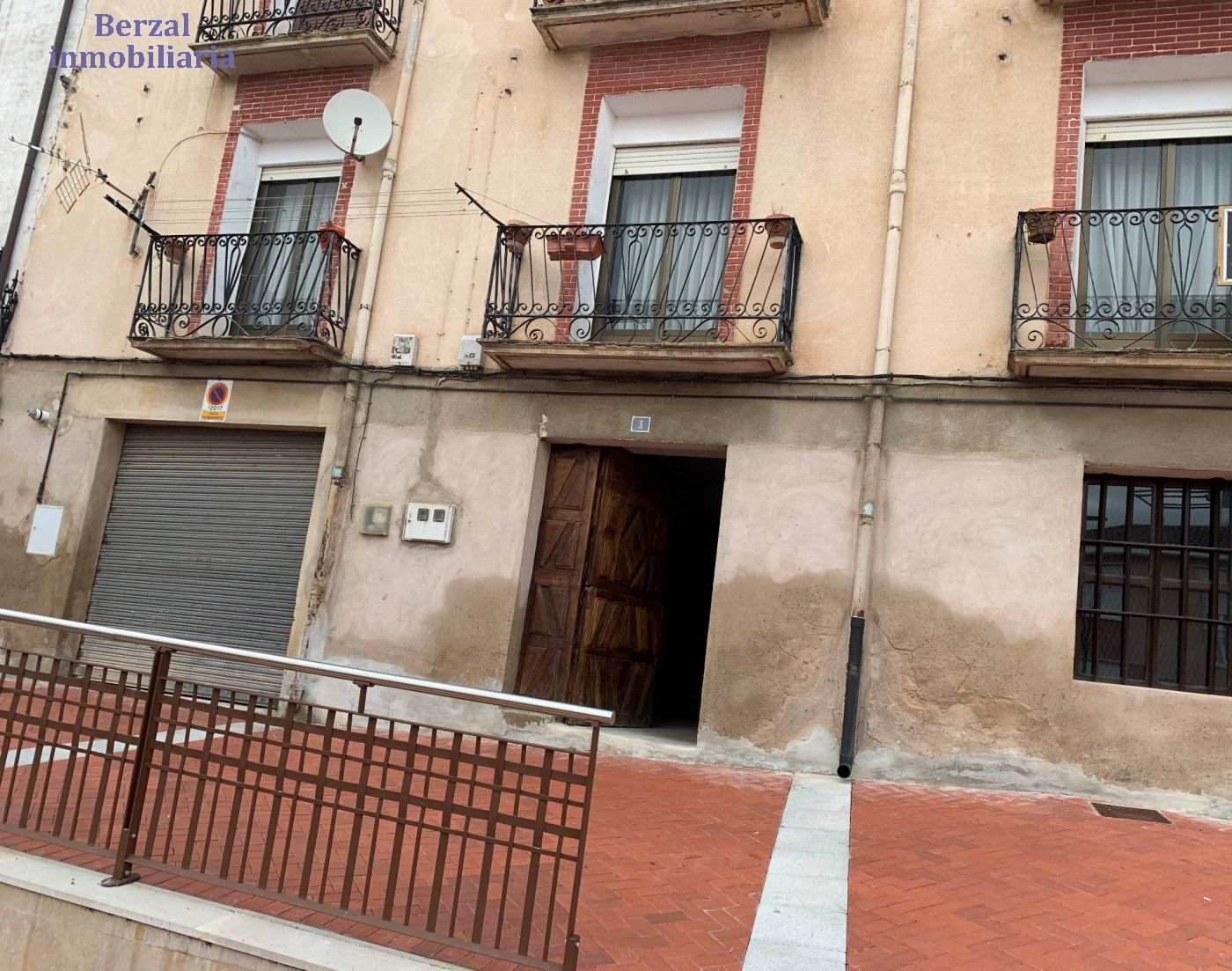 Vista exterior de Finca rústica en venda en Entrena amb Calefacció, Traster i Balcó