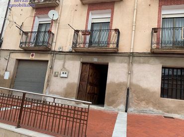 Maison rustique avec balcon à vendre à Plaza san martin
