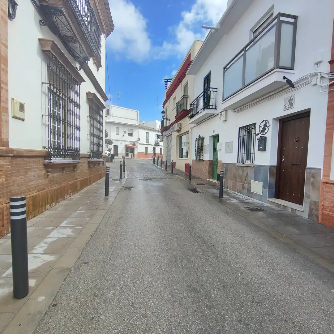 Vista exterior de Residencial en venda en Sanlúcar la Mayor