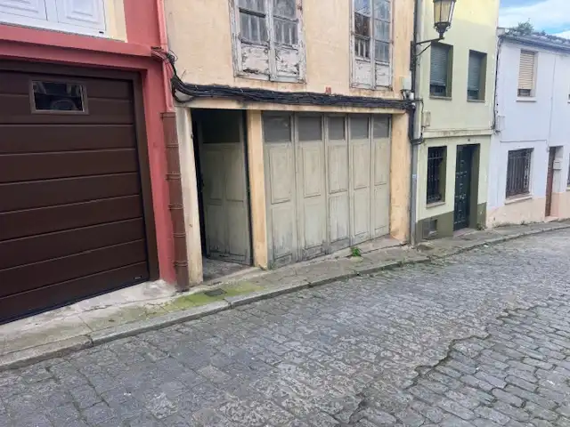 Außenansicht von Einfamilien-Reihenhaus zum Verkauf in Ribadeo