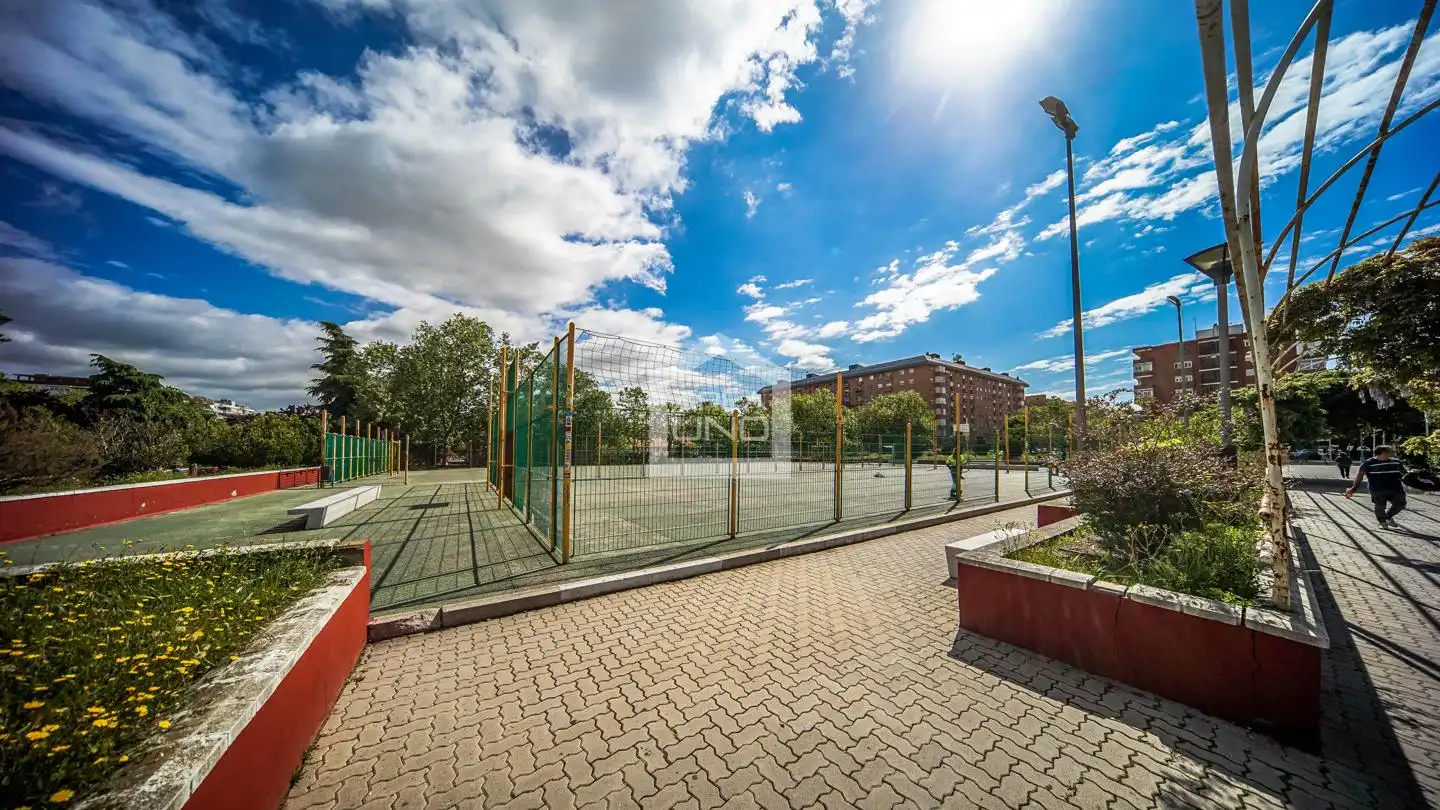 Vista exterior de Pis en venda en Alcorcón amb Calefacció i Terrassa