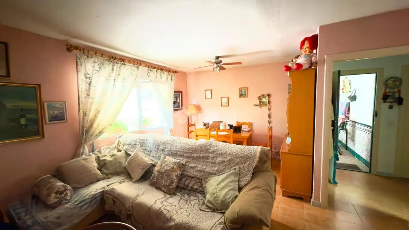 Sala d'estar de Casa adosada en venda en Los Barrios amb Terrassa, Traster i Balcó