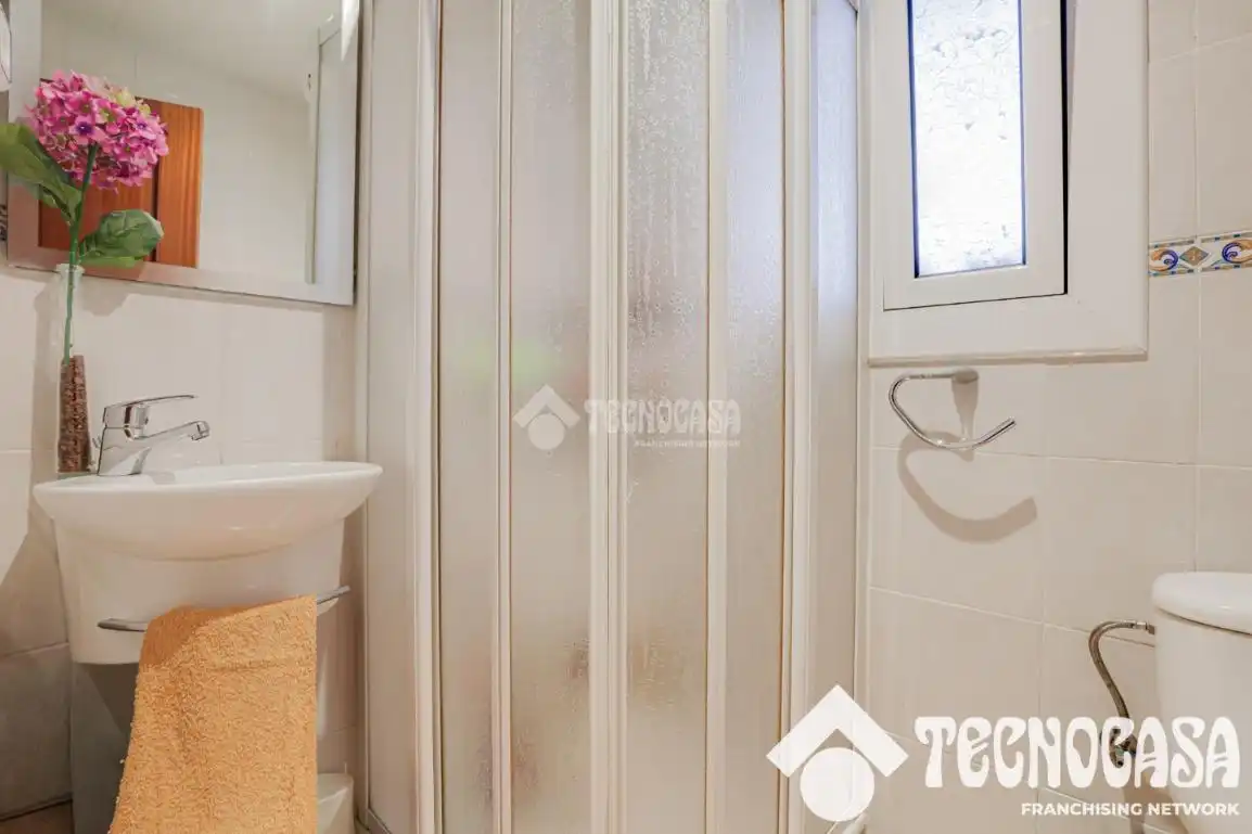 Bathroom of Flat for sale in Santa Coloma de Gramenet  with Air Conditioner, Heating and Balcony