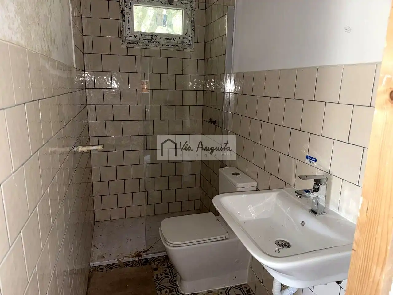 Bany de Casa o xalet en venda en Alfara de Carles amb Jardí privat, Terrassa i Balcó