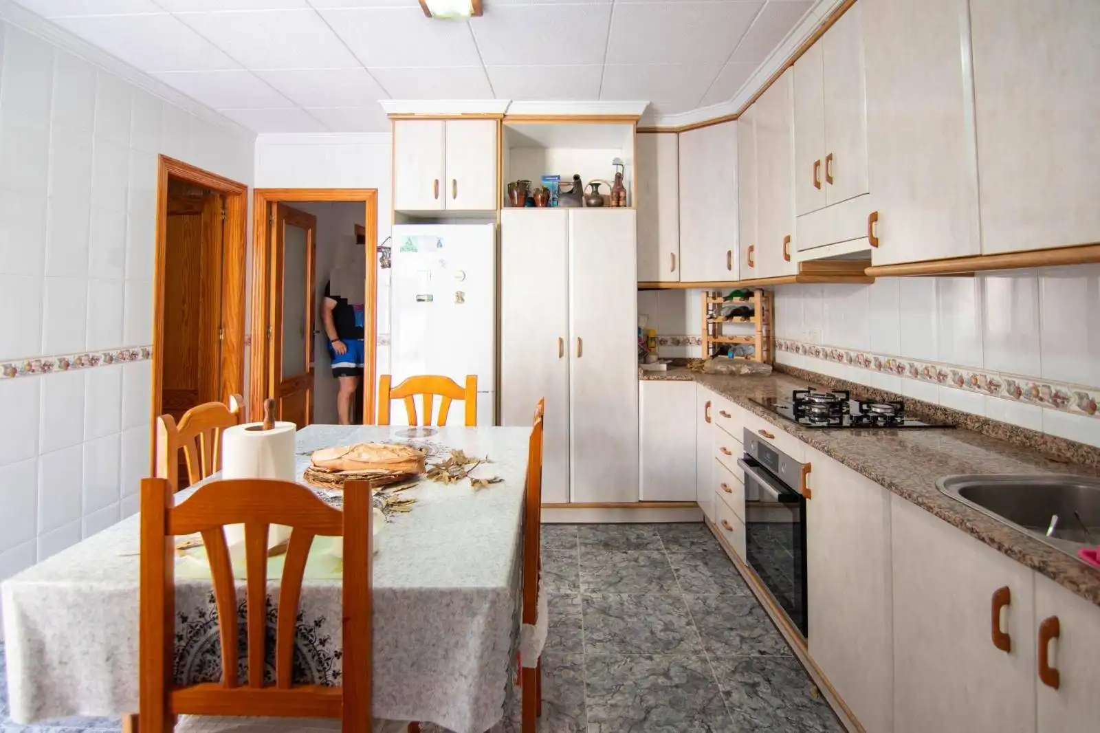Küche von Einfamilien-Reihenhaus zum Verkauf in Torrevieja mit Klimaanlage, Heizung und Terrasse