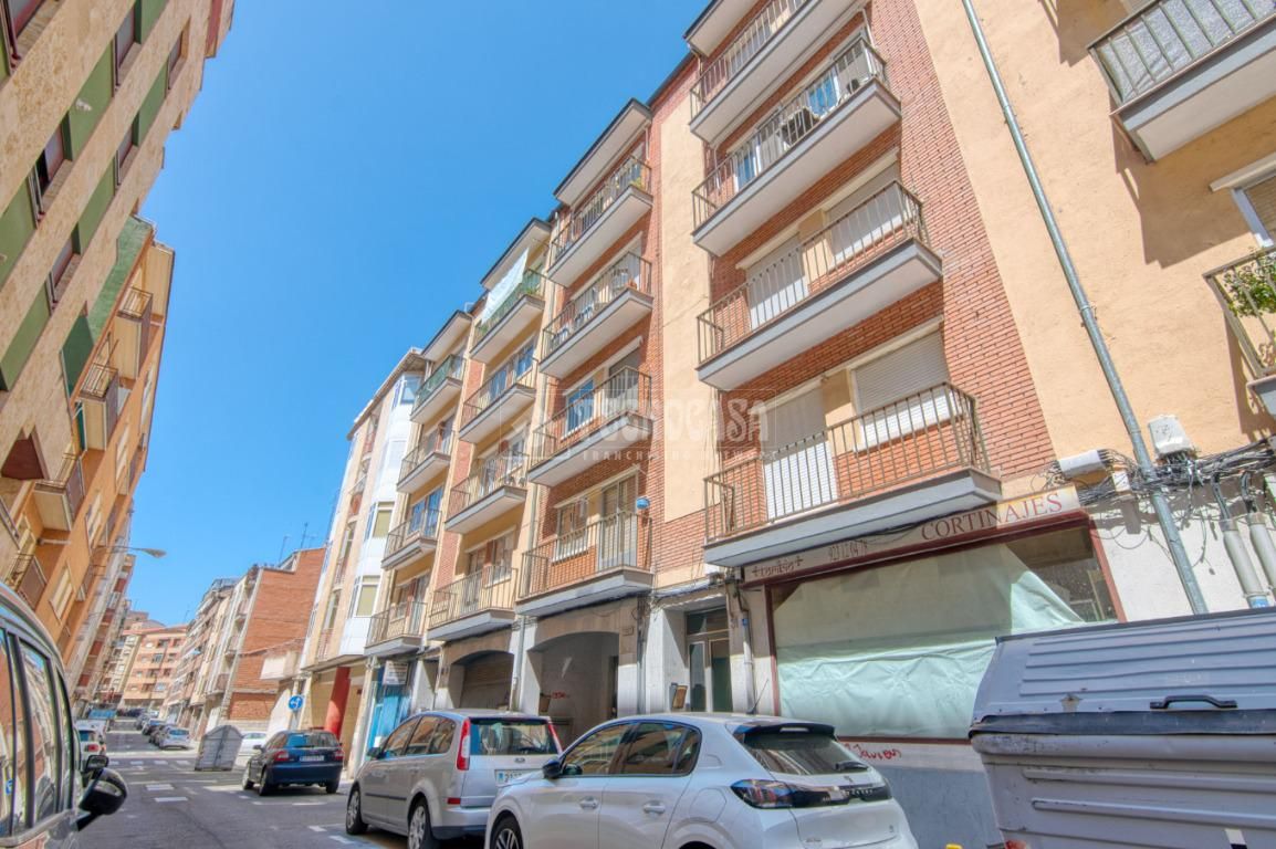 Vista exterior de Piso en venta en Salamanca Capital con Calefacción y Balcón