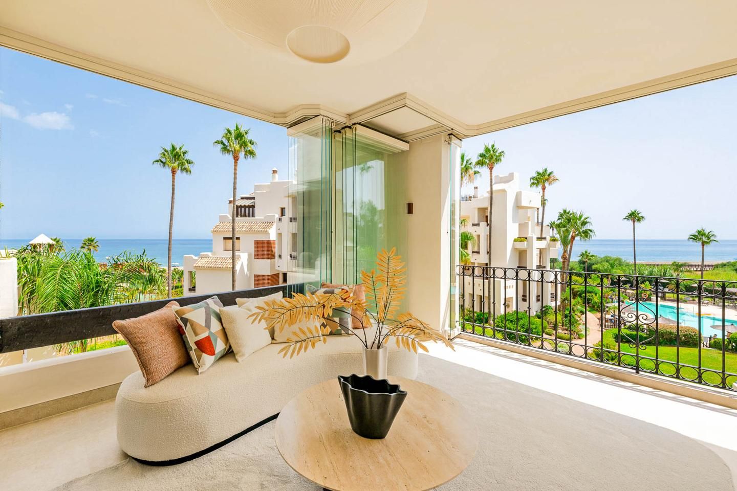 Bedroom of Apartment for sale in Estepona  with Air Conditioner, Heating and Private garden