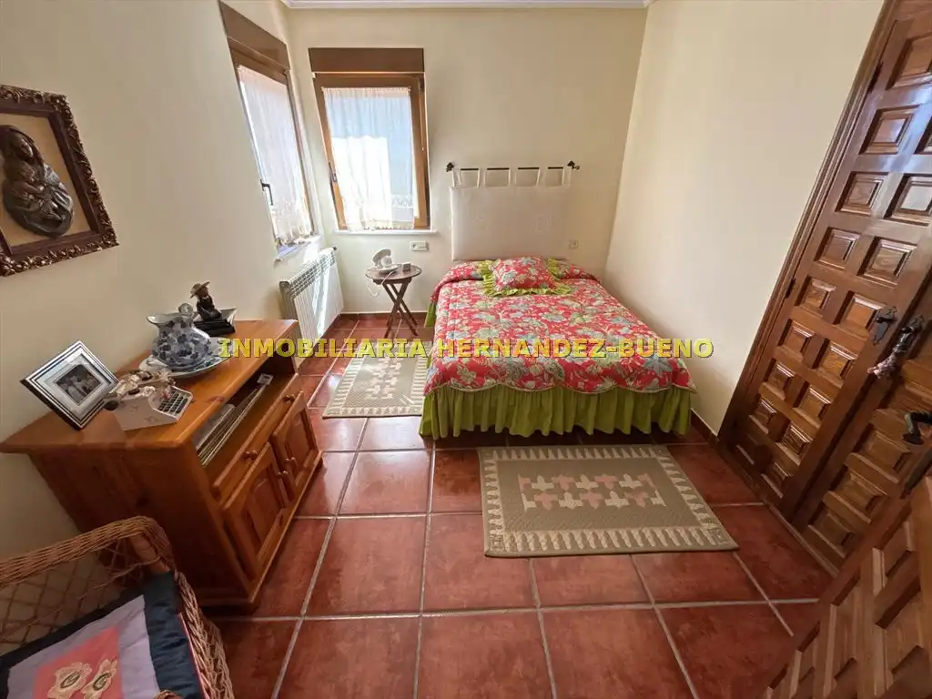 Dormitori de Casa o xalet en venda en Sequeros amb Calefacció, Jardí privat i Terrassa