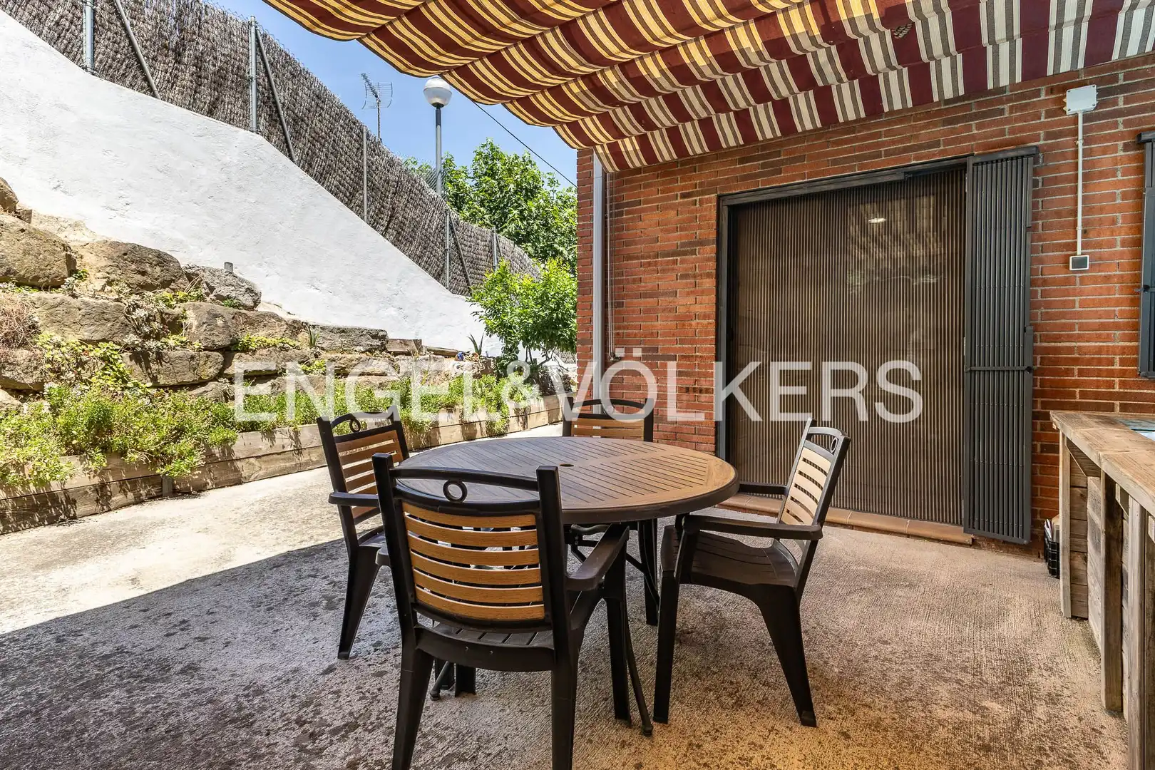 Terrassa de Casa adosada en venda en Montornès del Vallès amb Calefacció, Jardí privat i Piscina