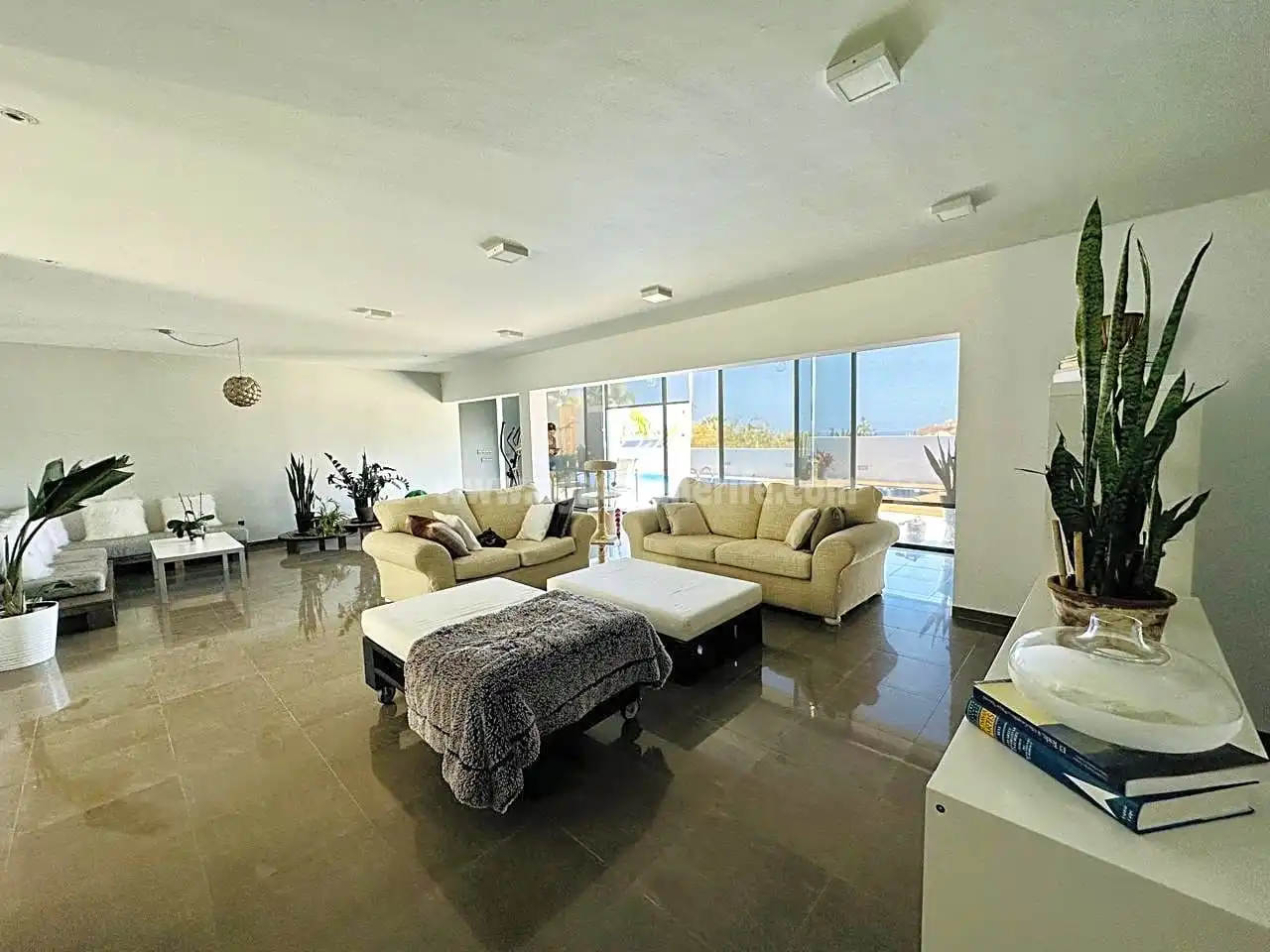 Sala de estar de Casa o chalet en venta en Puerto de la Cruz con Jardín privado, Terraza y Piscina