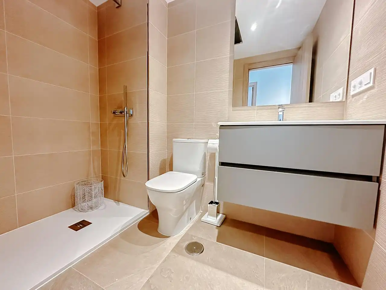 Bany de Apartament en venda en Estepona amb Aire condicionat, Calefacció i Terrassa