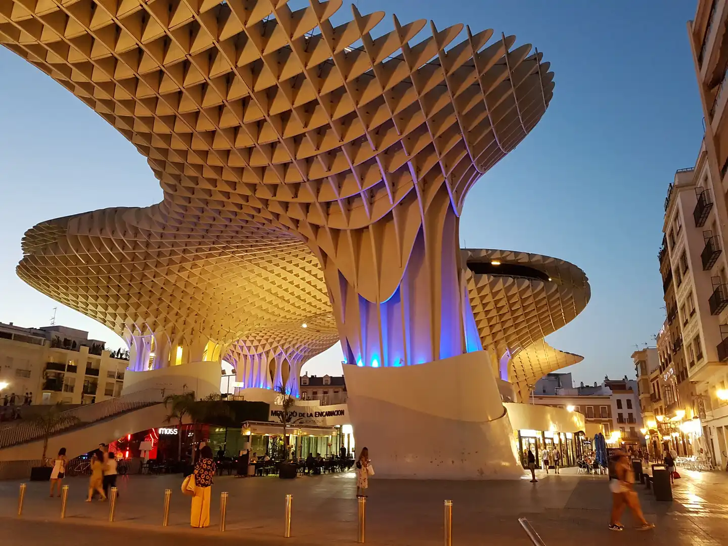 Vista exterior de Apartament de lloguer en Sevilla amb Aire condicionat, Moblat i Rentadora