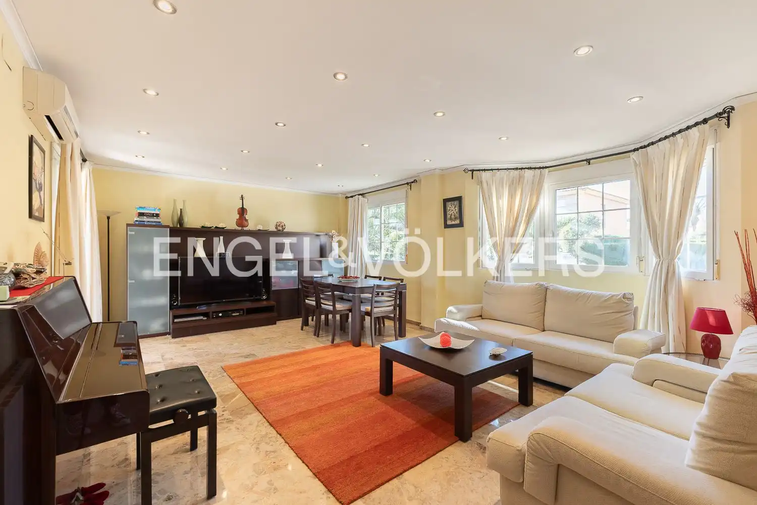 Living room of Houses for sale in Torrent  with Air Conditioner, Heating and Private garden
