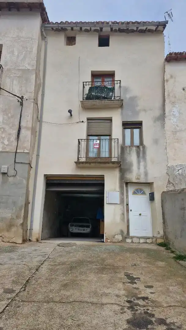 Vista exterior de Casa adosada en venda en Ribafrecha amb Parquet, Moblat i Rentadora