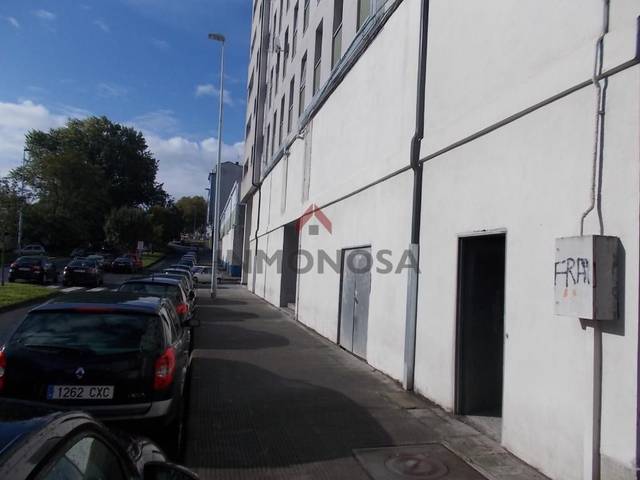 Local comercial en Alquiler en Rúa Álvaro Cunqueiro en Esteiro