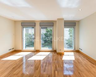 Exterior view of Apartment for sale in  Madrid Capital  with Air Conditioner, Heating and Private garden