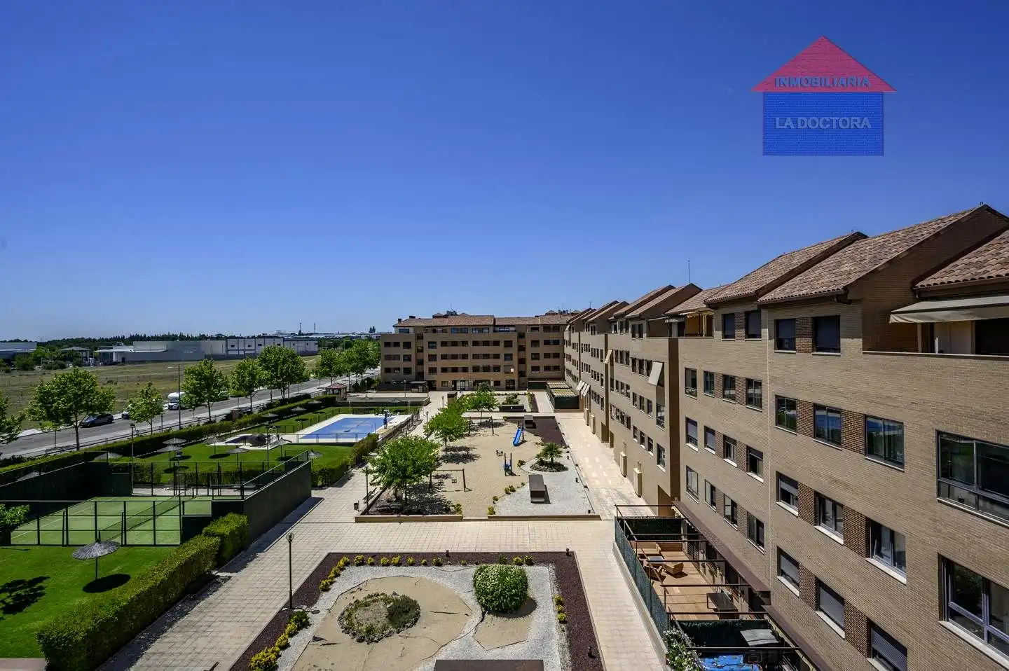 Vista exterior de Ático de alquiler en Navalcarnero con Aire acondicionado, Calefacción y Terraza