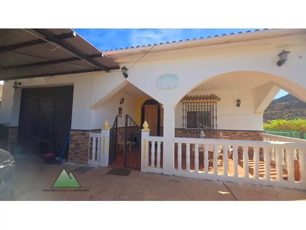 Vista exterior de Casa o xalet en venda en Alcaucín amb Jardí privat i Terrassa