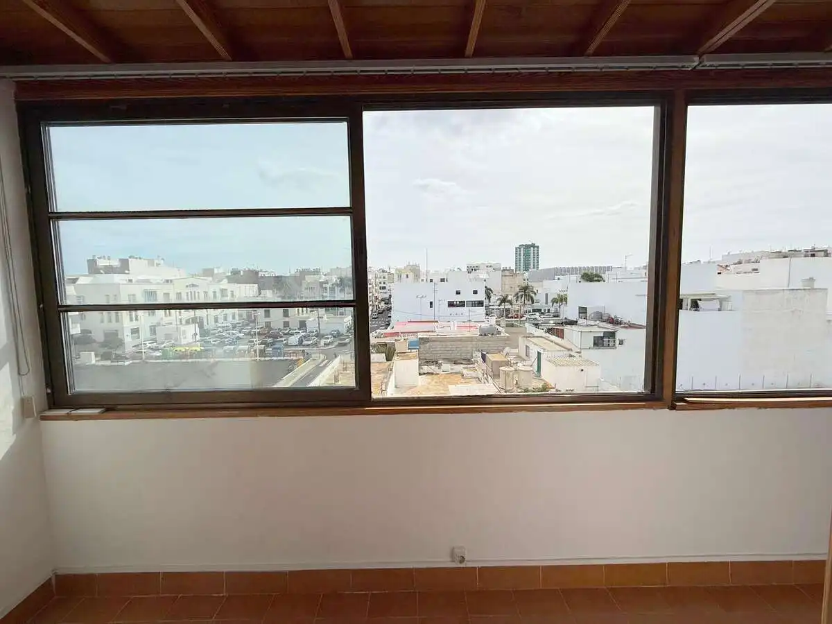 Vista exterior de Pis en venda en Arrecife amb Terrassa i Moblat