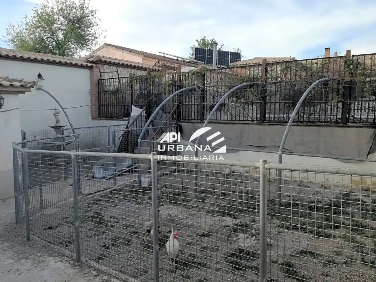 Vista exterior de Casa o xalet en venda en Lucena amb Terrassa, Piscina i Moblat