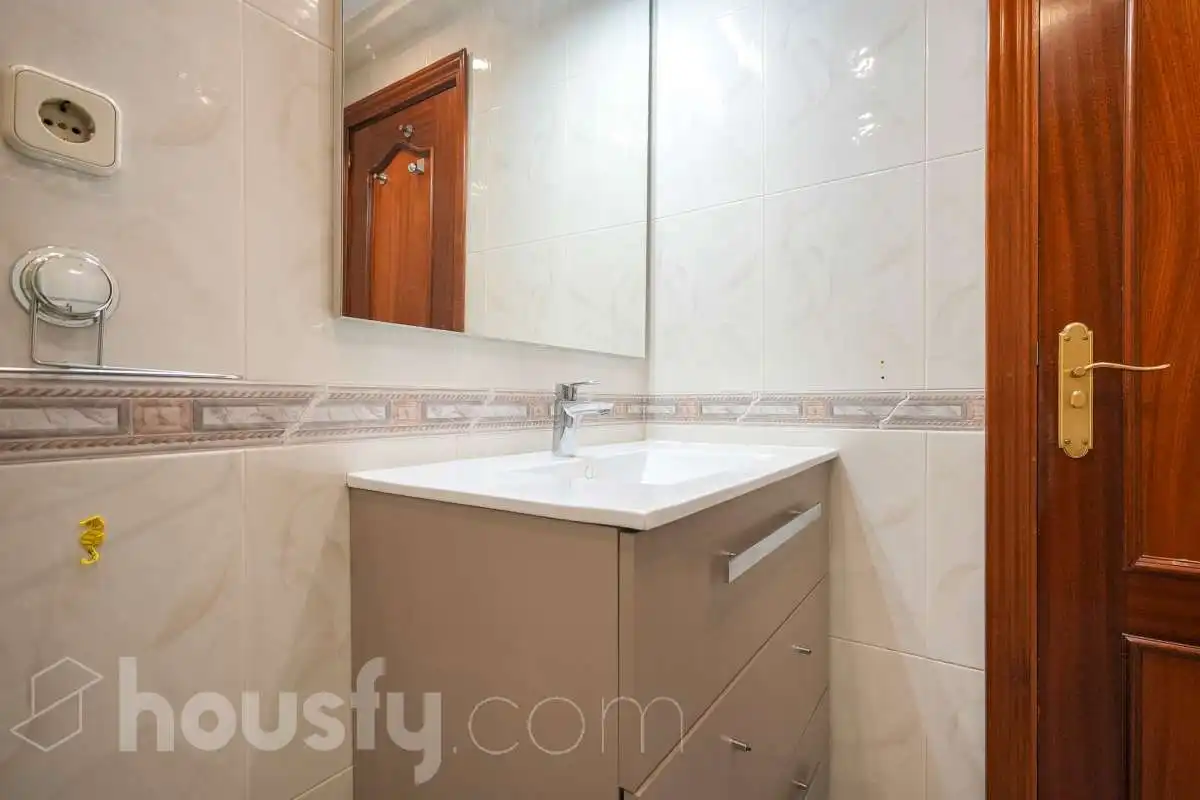 Bathroom of Flat for sale in Móstoles  with Air Conditioner, Heating and Terrace