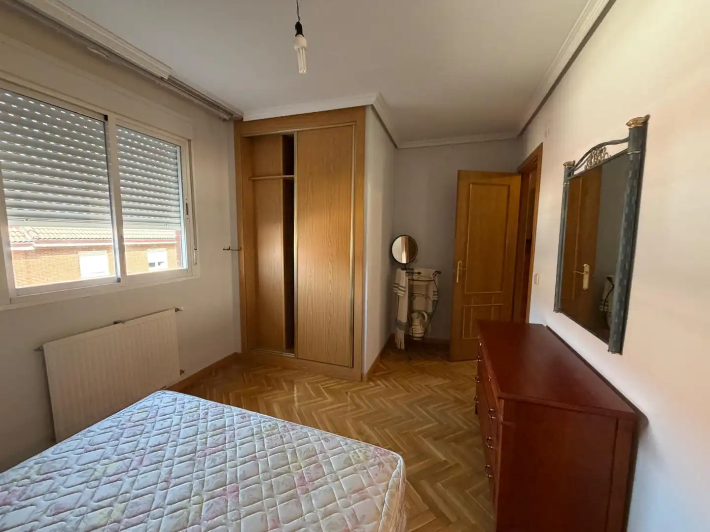 Dormitori de Casa adosada de lloguer en Alcorcón amb Calefacció, Jardí privat i Moblat