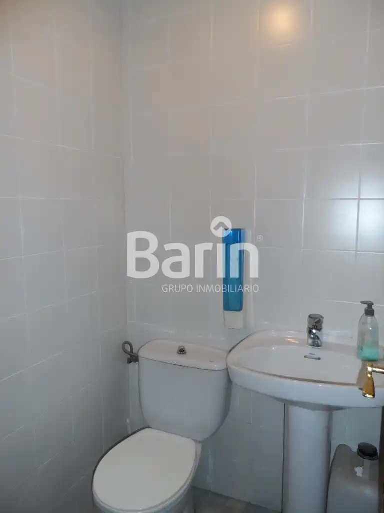 Bany de Local en venda en Córdoba amb Aire condicionat