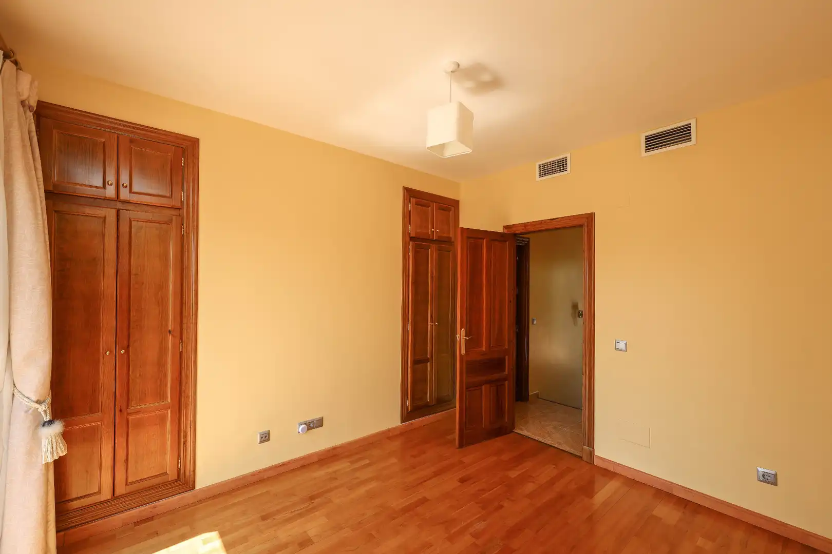 Bedroom of Houses for sale in Coín
