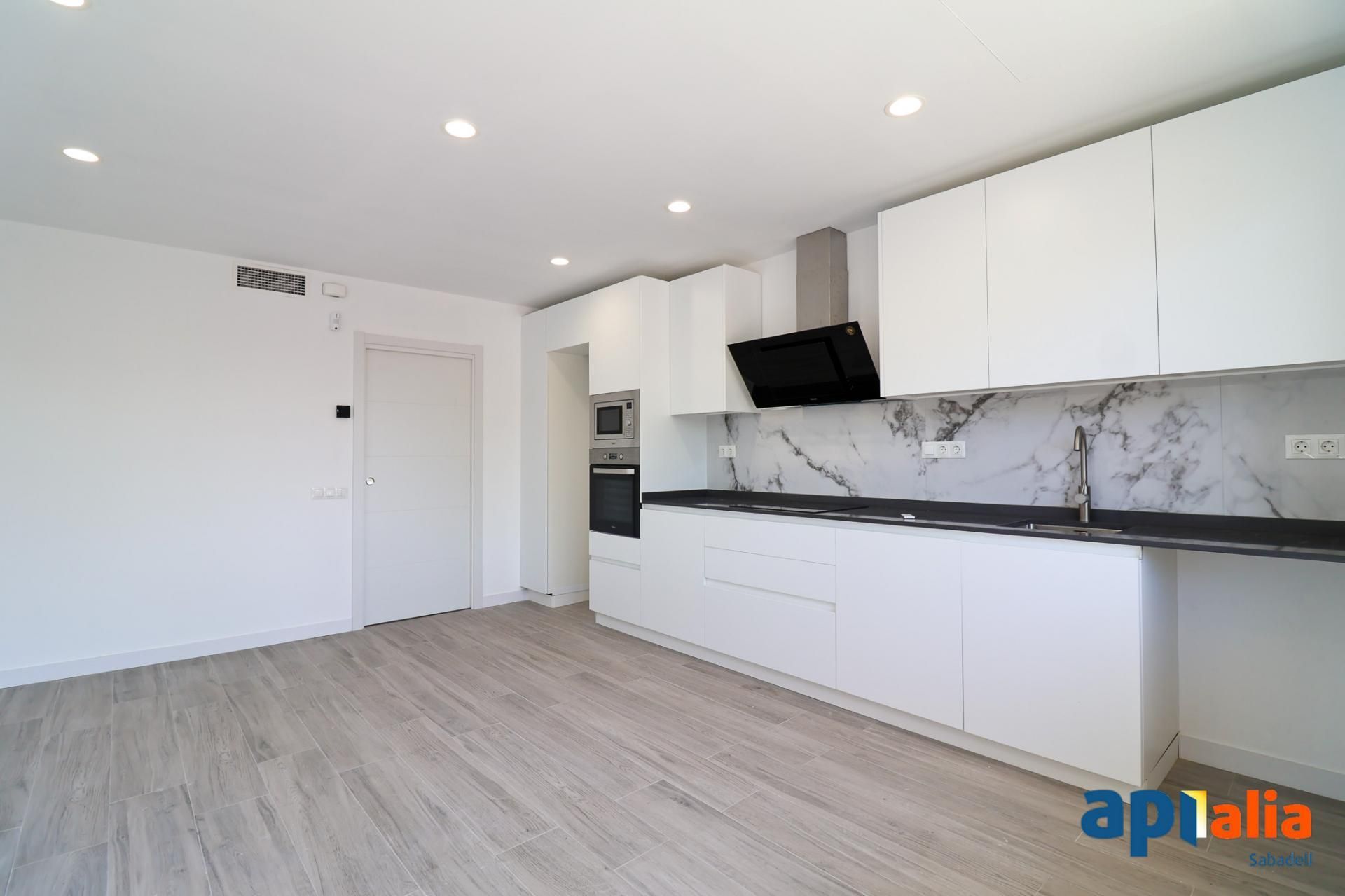 Kitchen of Study for sale in Sabadell  with Heating and Private garden