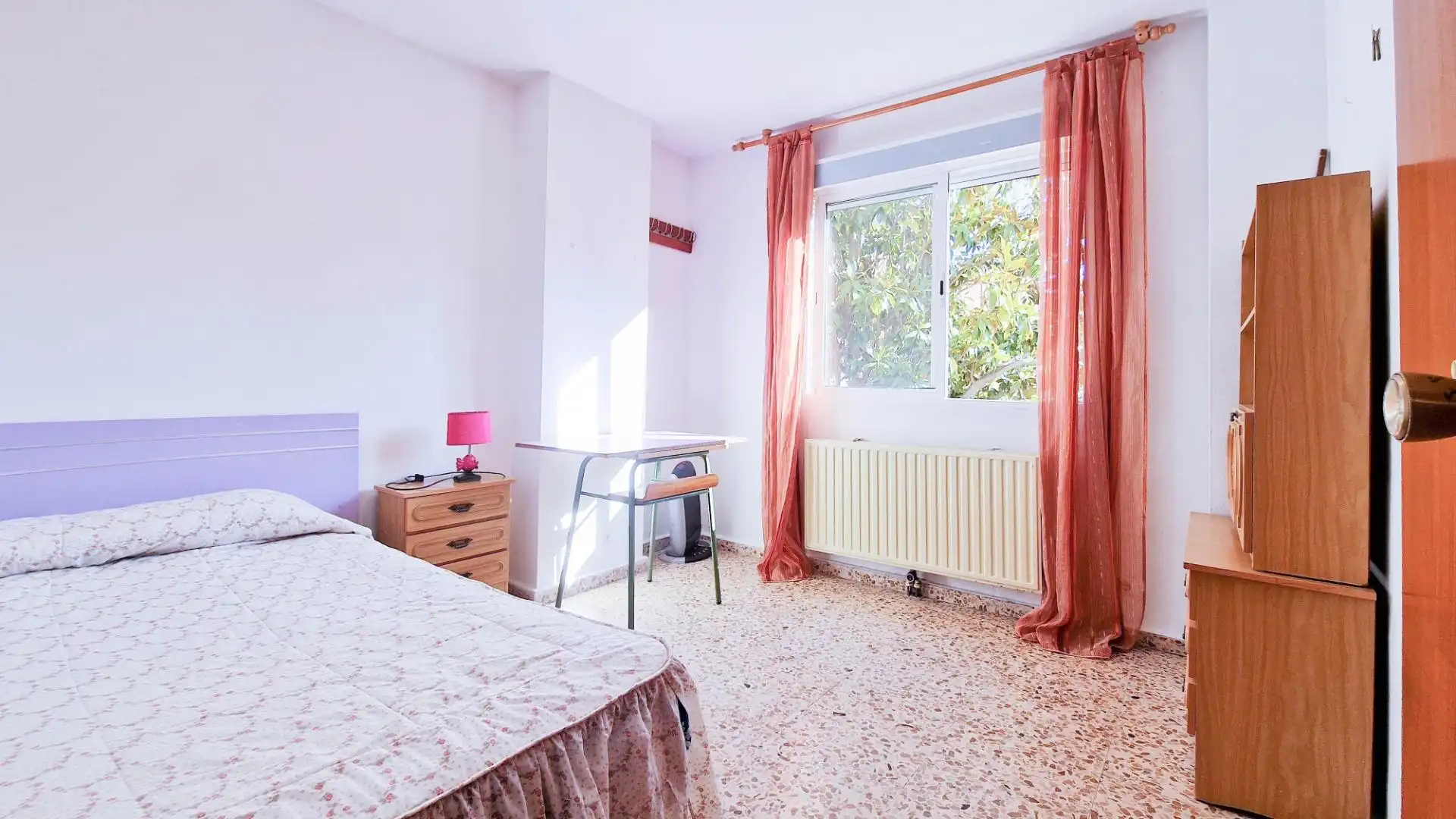 Schlafzimmer von Wohnung zur Miete in Badajoz mit Privatgarten, Möbliert und Balkon