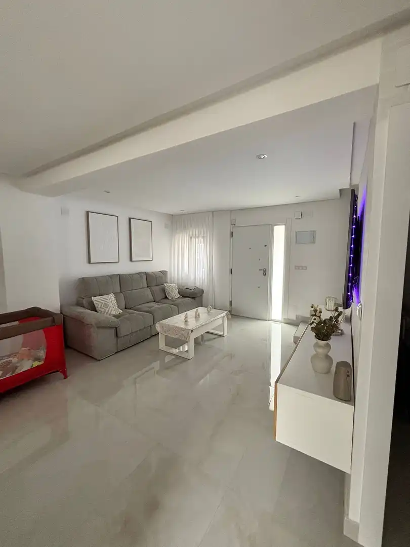 Sala d'estar de Casa o xalet en venda en Puerto de la Torre - Atabal