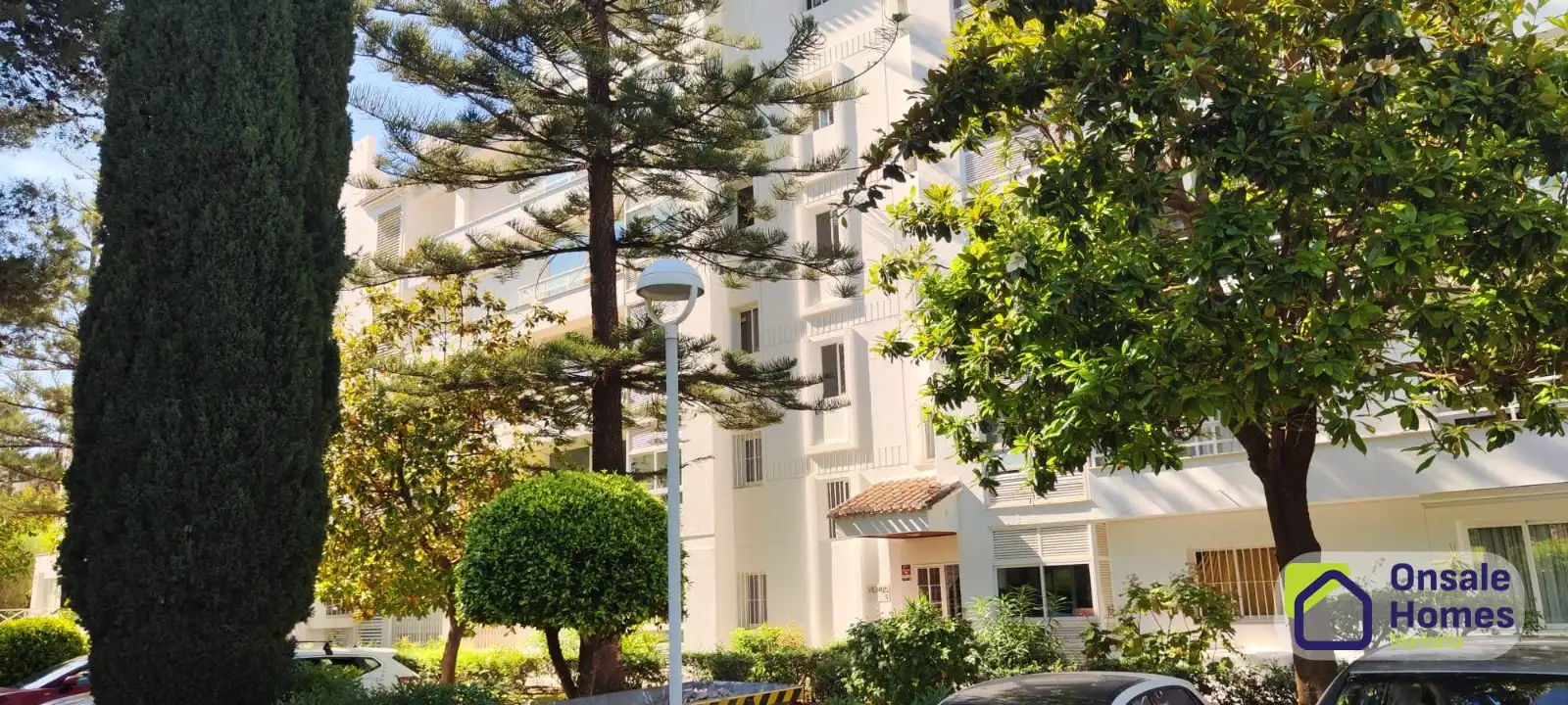 Vista exterior de Apartamento en venta en Marbella con Terraza, Trastero y Piscina comunitaria